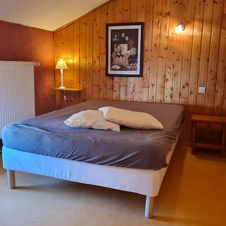 Holiday home Chaleureux Au Bord D'un Ruisseau Avec Grand Jardin, Proche Metz Et Nancy - Fr-1-584-64