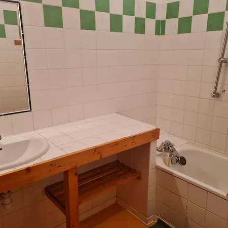 Holiday home Chaleureux Au Bord D'un Ruisseau Avec Grand Jardin, Proche Metz Et Nancy - Fr-1-584-64
