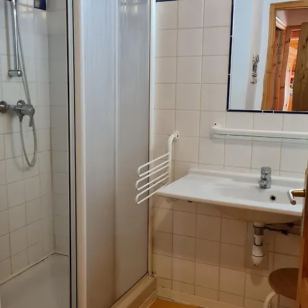 Holiday home Chaleureux Au Bord D'un Ruisseau Avec Grand Jardin, Proche Metz Et Nancy - Fr-1-584-64 *
