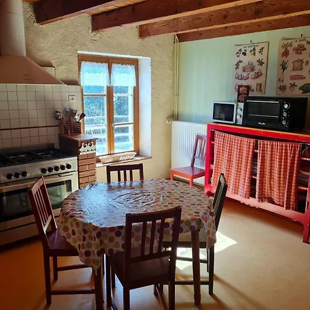 Holiday home Chaleureux Au Bord D'un Ruisseau Avec Grand Jardin, Proche Metz Et Nancy - Fr-1-584-64 Vandieres (Meurthe-et-Moselle)